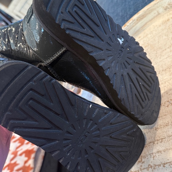 UGG Women’s Bailey Button Mirage Button Ankle Boots Gray Patent Size  8 Snow Fur - Picture 9 of 9